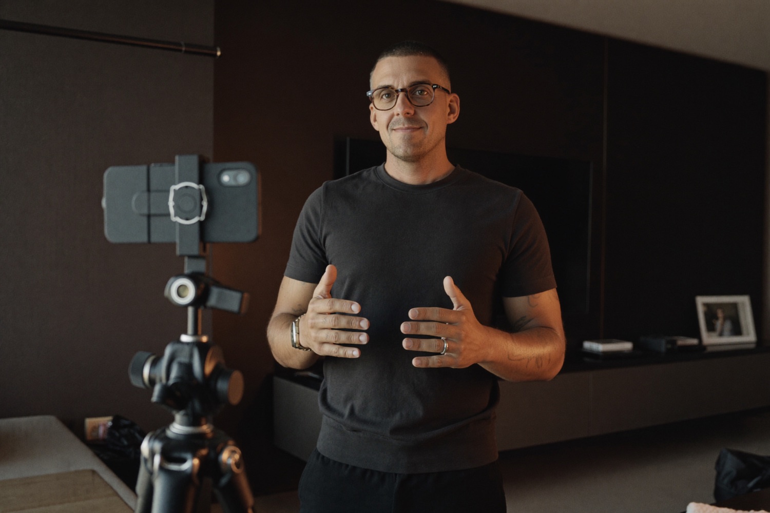 Dennis nimmt ein Video auf